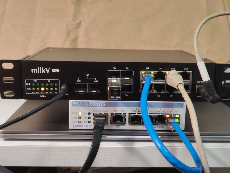 使用 RISC-V 控制平面的国产以太网交换 SoC“轩辕1030M”生产的交换机 Milk-V Vega 上架了，我和群友第一时间购买